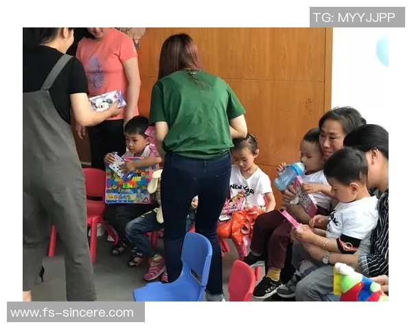 足球明星倾情助力小孩梦想签名活动传递爱心与希望